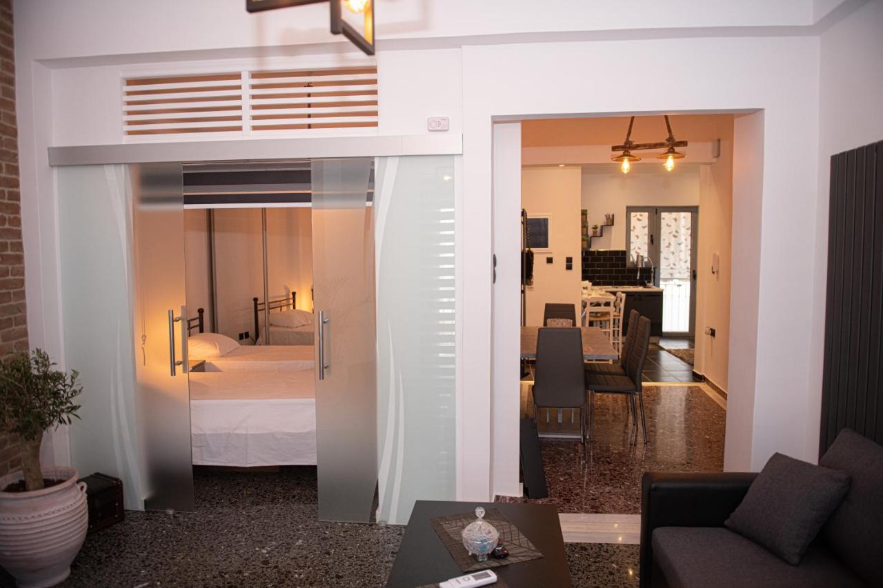 Sophia'S Place Pire Dış mekan fotoğraf